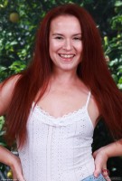 Annabelle Lee shows her all natural beauty