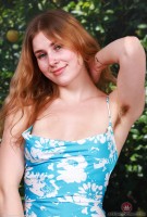 Sexy sweetheart Fiona Peaches takes it off